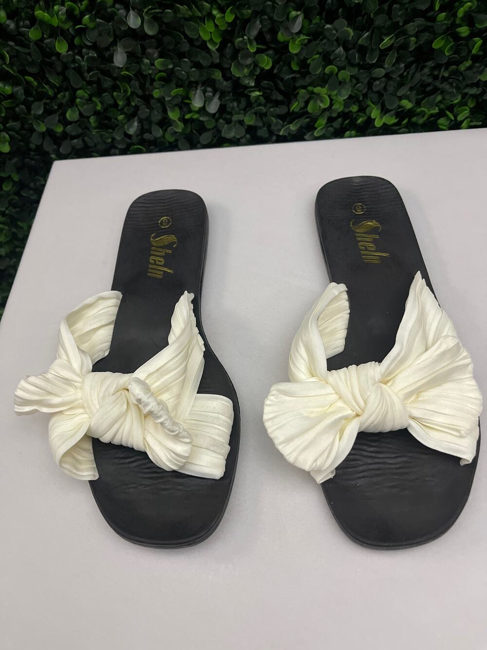 Shlen, Slip on sandal, black and off white, Women’s Size 9